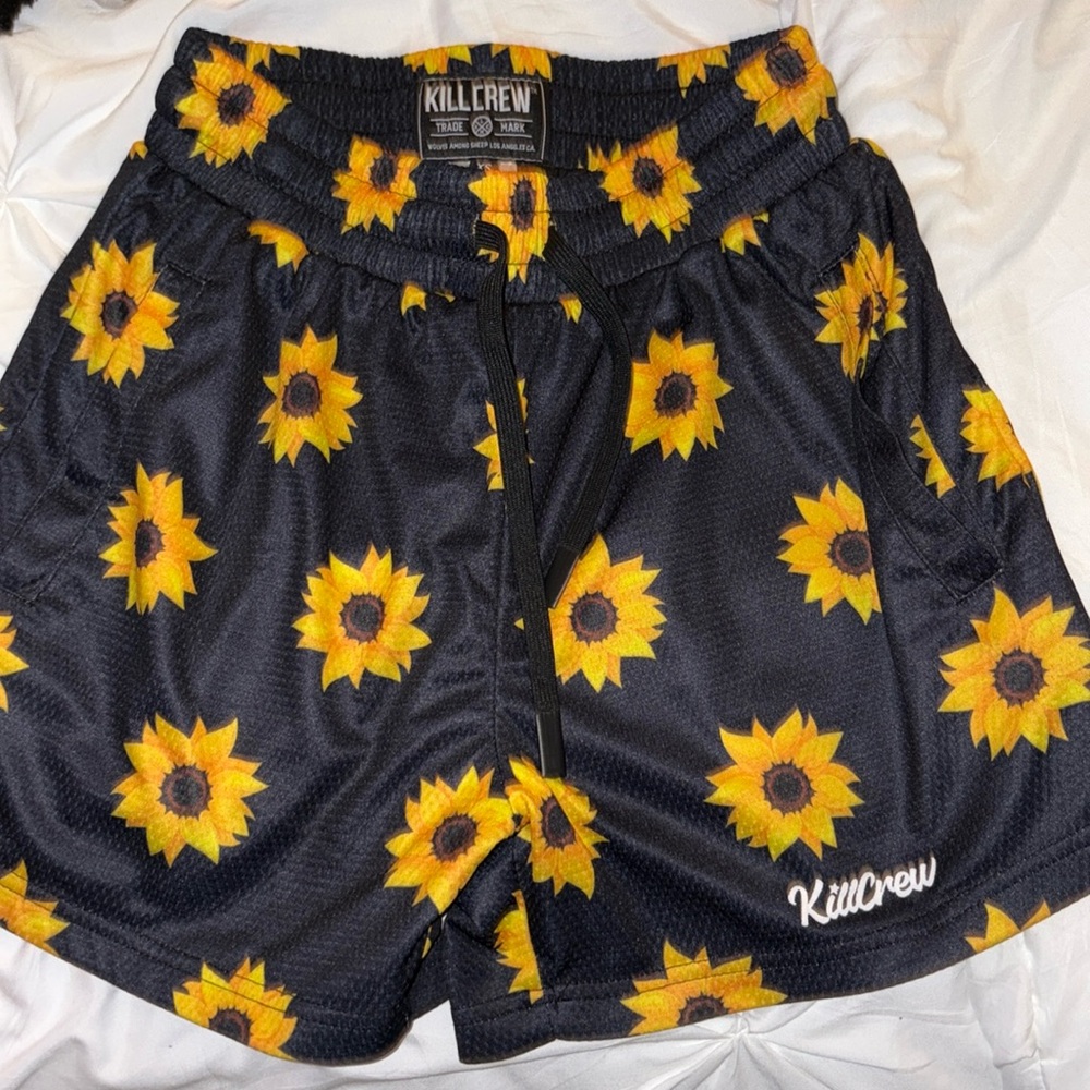 Kill crew shorts 
Size: XS
Black/Yellow